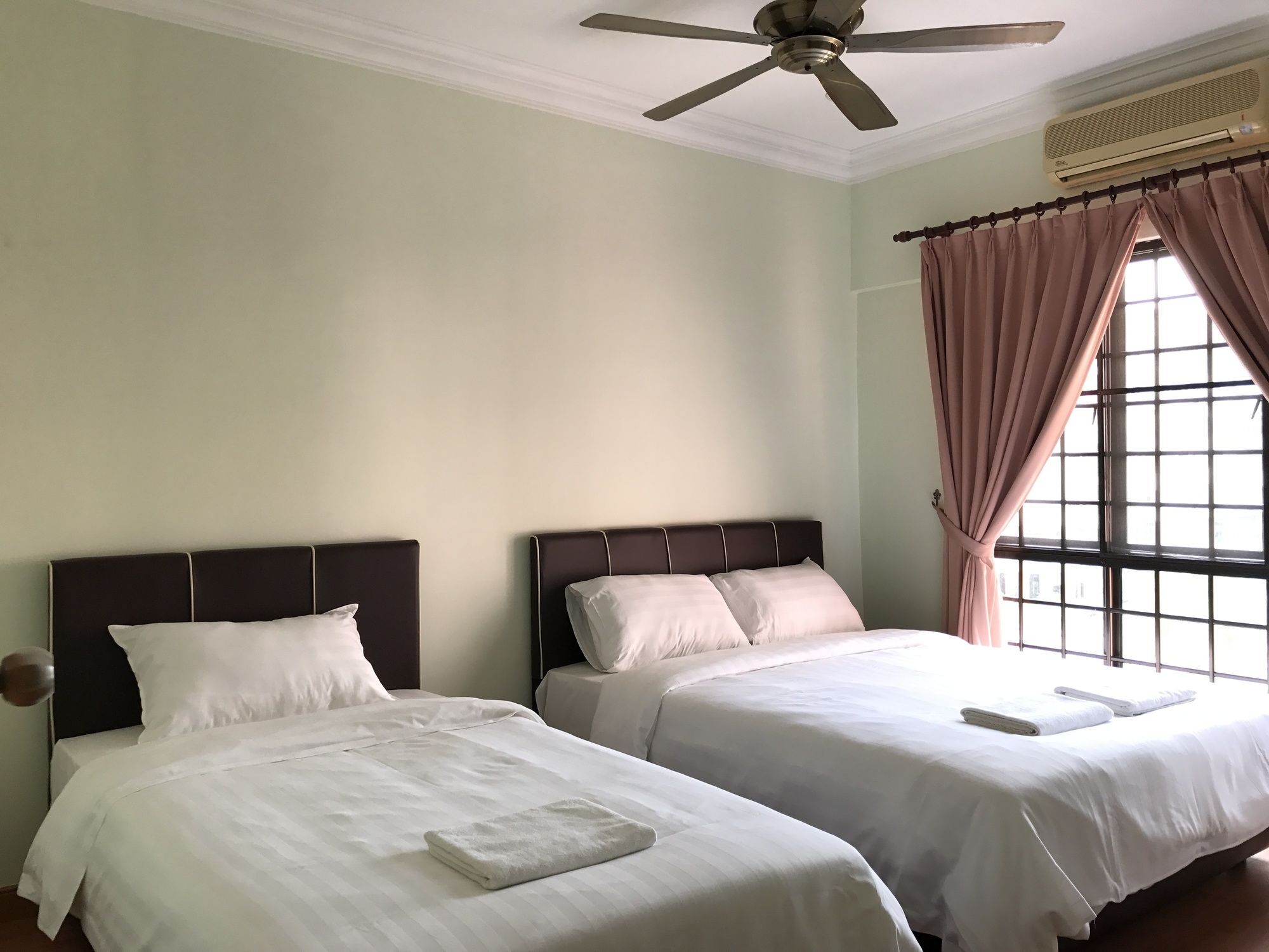 Sunset & Seaview Vacation Condos At Marina Court Resort Condo Kota Kinabalu Exterior photo