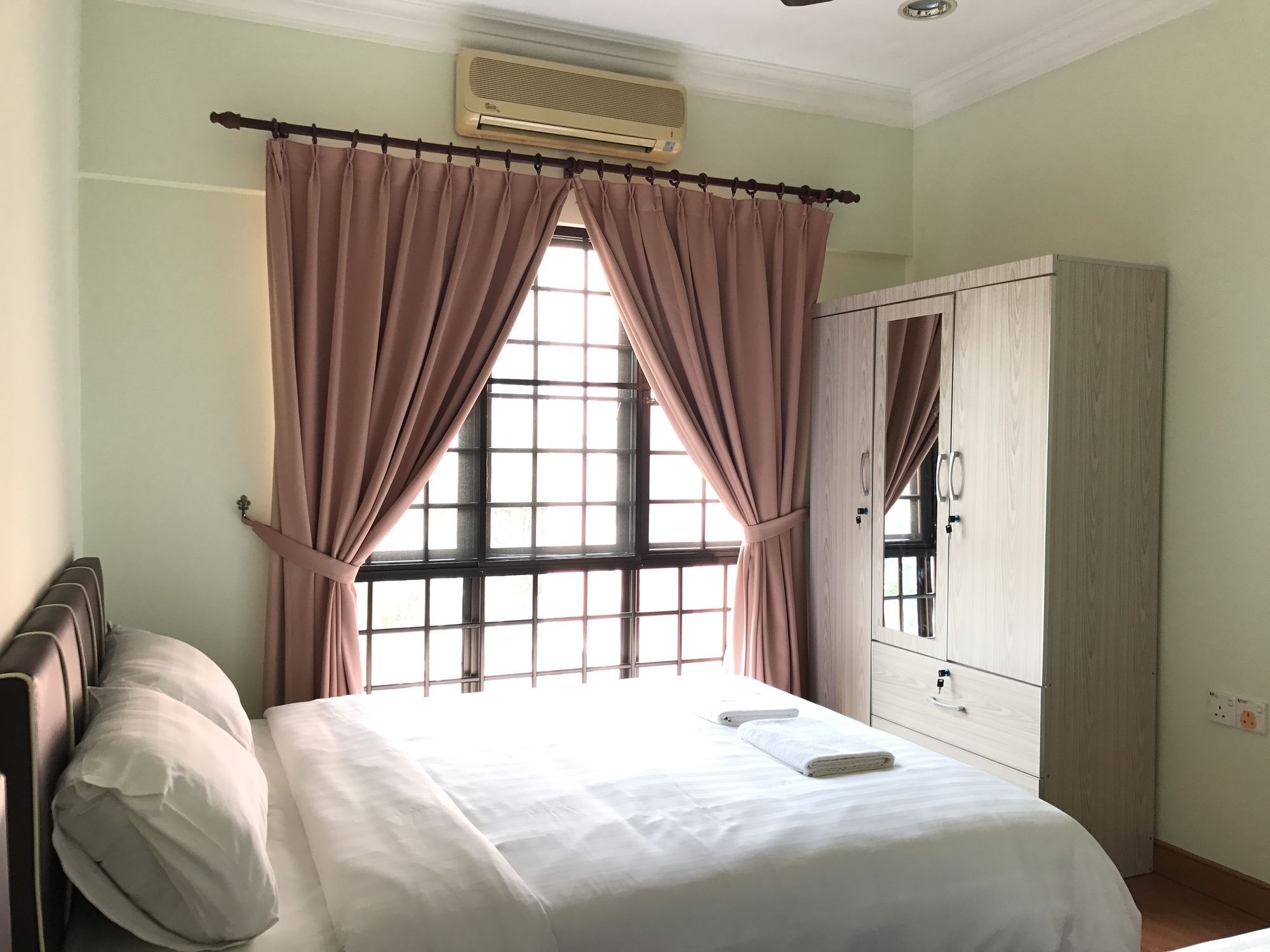 Sunset & Seaview Vacation Condos At Marina Court Resort Condo Kota Kinabalu Exterior photo